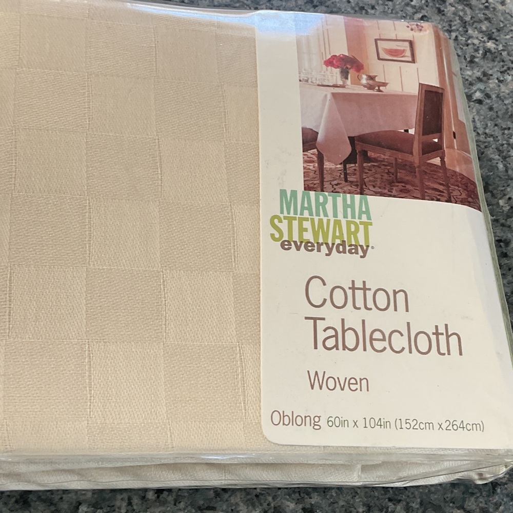 Martha Stewart everyday tablecloth 60” by 104” cotton